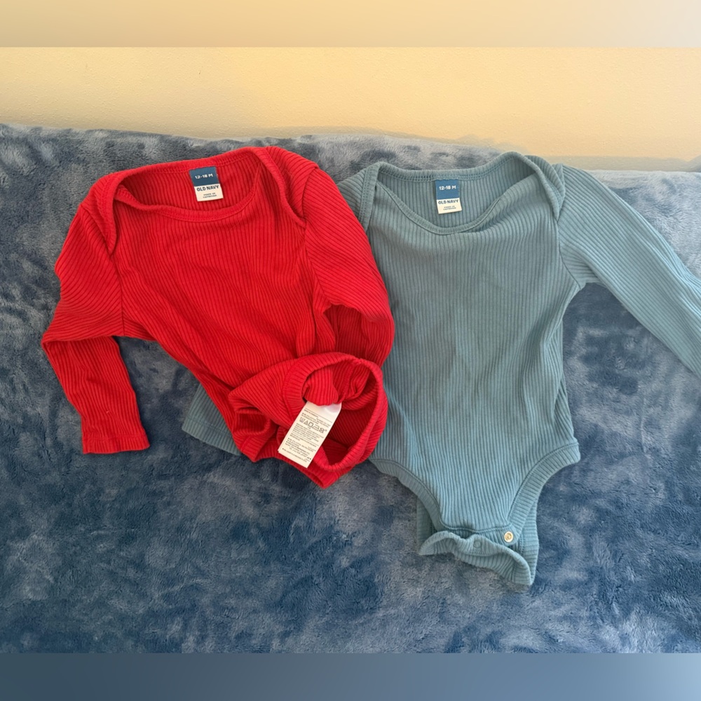 Old Navy 12-18M ribbed Long Sleeve Baby Bodysuits (set of 2)